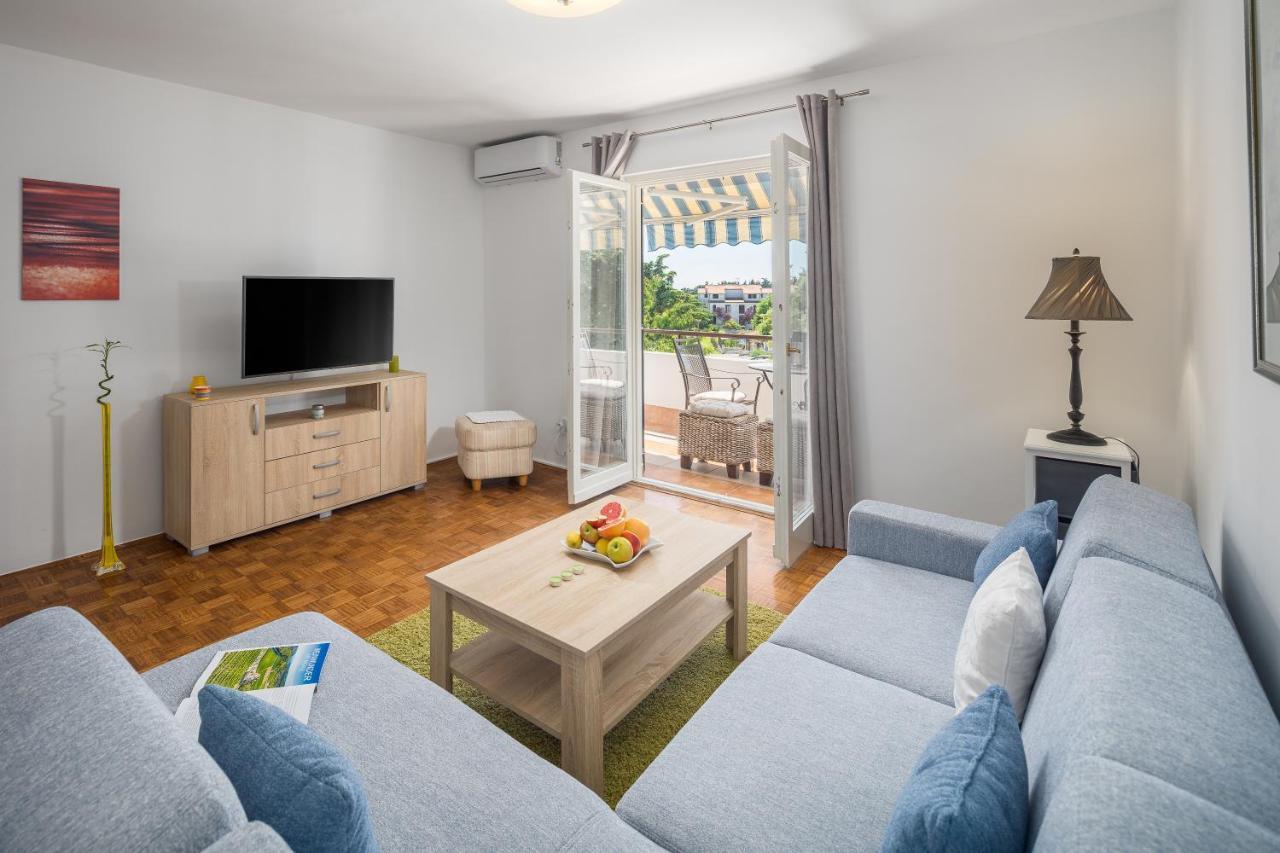 Apartment Miha *